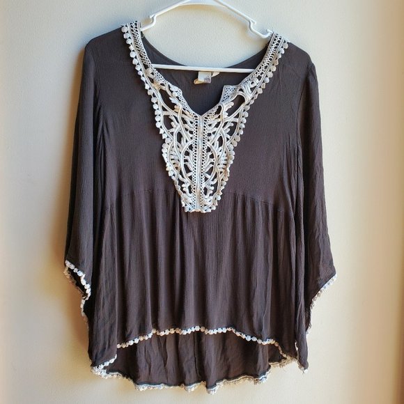 Francesca's Collections Tops - Francesca's Collections Taupe Lace Trimmed Tunic Size Small